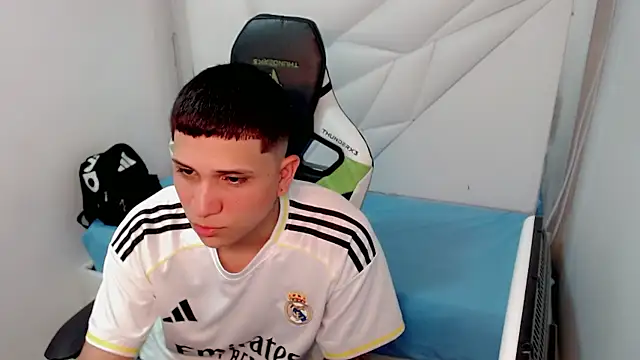 Snapshot of Brayan_lopezz chatting on January 2026 12:54:01 PM Brayan lopezz online show from January 2026 12:54:01 PM