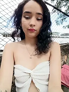 sweet outdoor charm online show from January 2026 07:29:01 PM