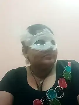 Snapshot of seemi_bhabhi chatting on March 2025 05:18:02 PM seemi bhabhi online show from March 2025 05:18:02 PM