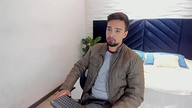 Edward max online show from February 2025 03:43:02 AM