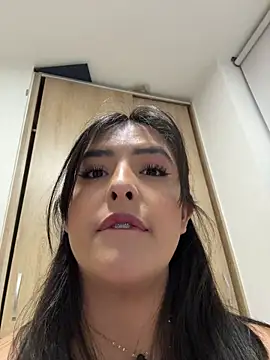 kim zaratte online show from May 2026 03:45:02 AM