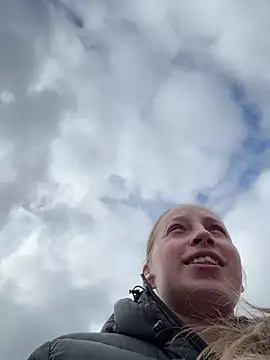 Hr Frk Olsen online show from March 2026 01:28:01 PM