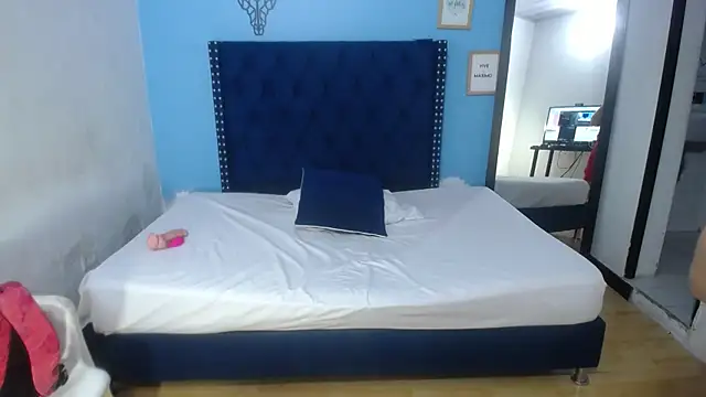 kinky redhead18 online show from November 2025 01:44:02 PM