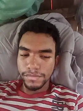 Reynold2608 online show from December 2025 05:42:02 PM