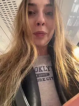 Sunny   Bunny online show from April 2026 11:04:01 AM