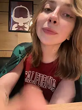 Snapshot of Sunny___Bunny chatting on June 2026 01:48:01 PM Sunny Bunny online show from June 2026 01:48:01 PM