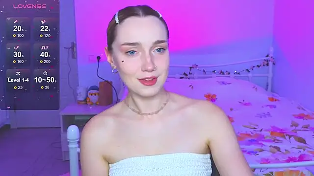 Snapshot of Wild_Sophie_ chatting on December 2025 01:51:02 PM Wild Sophie online show from December 2025 01:51:02 PM