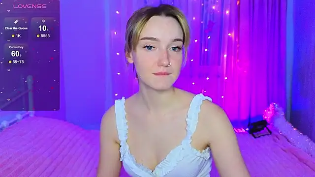 Snapshot of Wild_Sophie_ chatting on January 2026 03:25:02 PM Wild Sophie online show from January 2026 03:25:02 PM