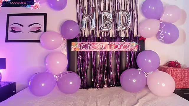 Khenta Michells online show from December 2025 10:35:02 AM