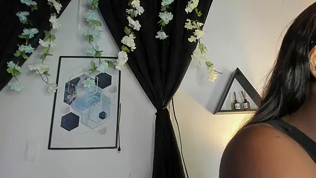 Khenta Michells online show from May 2026 10:44:01 AM