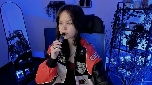 Elainebeness online show from April 2026 10:32:01 PM