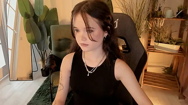Snapshot of Elainebeness chatting on July 2026 08:14:01 PM Elainebeness online show from July 2026 08:14:01 PM