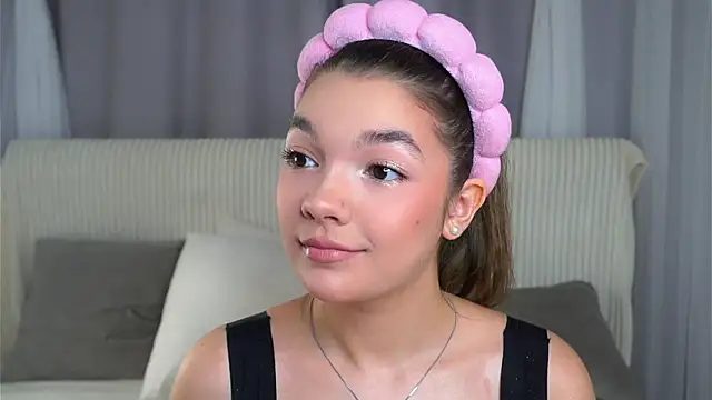 VeronaAppleberry online show from October 2025 11:31:02 AM