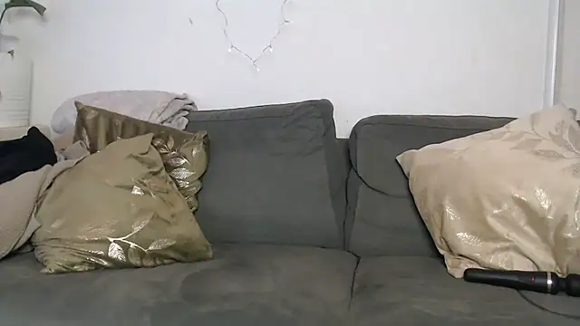 IntiMia online show from December 2024 04:02:02 PM