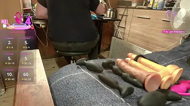 misteryman1956 online show from October 2025 06:38:02 PM