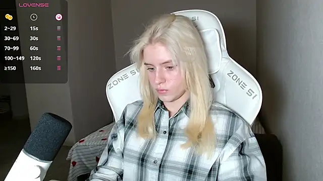 Snapshot of LizaKisses chatting on September 2025 12:29:01 PM LizaKisses online show from September 2025 12:29:01 PM