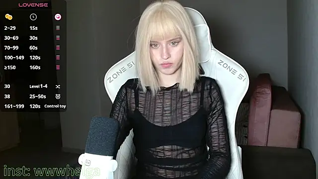 LizaKisses online show from November 2025 04:06:01 PM