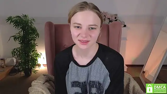 Snapshot of MirraBellanta chatting on May 2026 01:00:01 AM MirraBellanta online show from May 2026 01:00:01 AM
