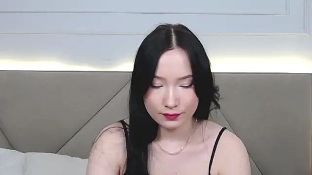 LeilaLow online show from December 2024 03:03:01 PM