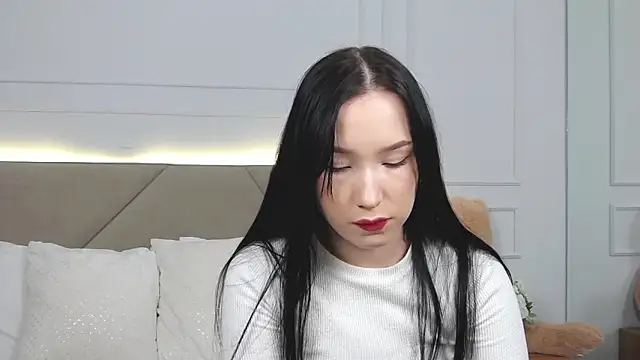 LeilaLow online show from January 2025 12:02:01 PM