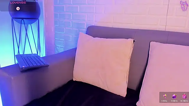 Snapshot of karina_gomez_18 chatting on February 2025 09:31:01 AM karina gomez 18 online show from February 2025 09:31:01 AM