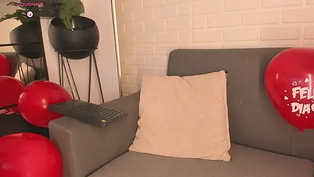 Snapshot of karina_gomez_18 chatting on February 2025 03:31:02 AM karina gomez 18 online show from February 2025 03:31:02 AM