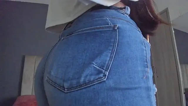 Charlotte Olsen  online show from February 2025 06:48:02 PM