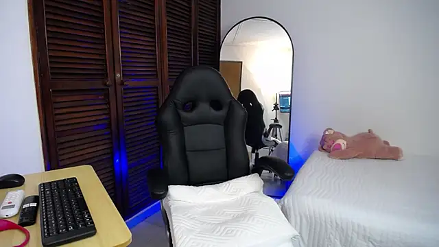 karoll marquez online show from January 2025 08:44:01 PM