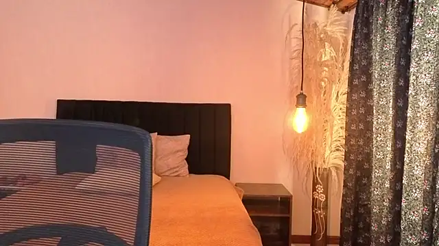 ChloeTurner  online show from April 2026 01:09:02 PM