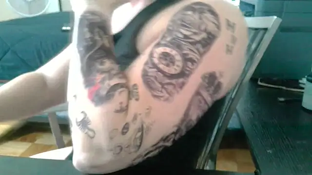 Aaron Rose25 online show from December 2025 03:56:02 AM