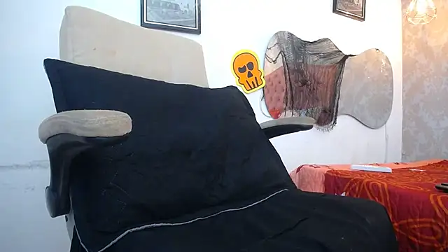 LAURA SMIITH online show from October 2025 06:06:02 PM