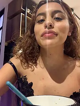 Snapshot of Katee_Jones chatting on December 2024 12:08:01 AM Katee Jones online show from December 2024 12:08:01 AM