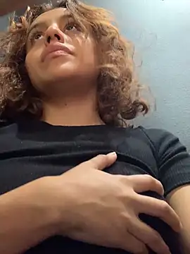 Snapshot of Katee_Jones chatting on December 2024 09:52:02 PM Katee Jones online show from December 2024 09:52:02 PM