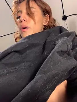 Snapshot of Katee_Jones chatting on December 2024 03:16:02 AM Katee Jones online show from December 2024 03:16:02 AM