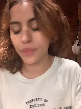 Snapshot of Katee_Jones chatting on January 2025 12:27:01 AM Katee Jones online show from January 2025 12:27:01 AM