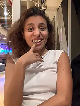 Snapshot of Katee_Jones chatting on January 2025 01:34:02 AM Katee Jones online show from January 2025 01:34:02 AM