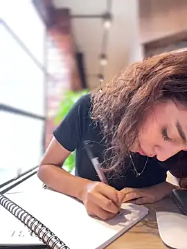 Snapshot of Katee_Jones chatting on February 2025 09:56:02 PM Katee Jones online show from February 2025 09:56:02 PM