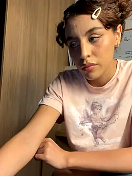 Snapshot of Katee_Jones chatting on September 2025 12:12:02 AM Katee Jones online show from September 2025 12:12:02 AM