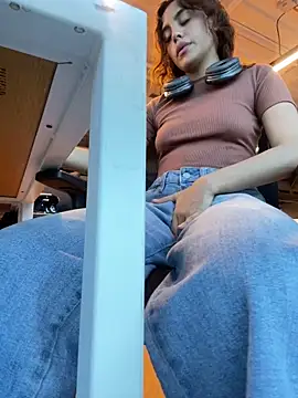 Snapshot of Katee_Jones chatting on September 2025 10:37:01 PM Katee Jones online show from September 2025 10:37:01 PM