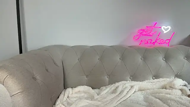 mollywilde online show from October 2025 10:56:02 AM