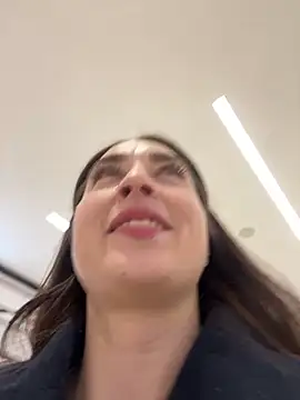 Holly Play online show from December 2024 12:34:02 PM