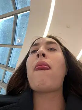 Holly Play online show from January 2025 09:19:02 AM