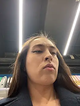 Holly Play online show from January 2026 12:10:01 PM