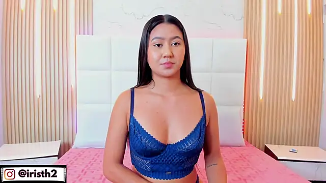 Iris Thompson  online show from October 2025 04:42:01 AM