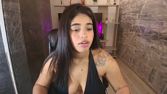 Snapshot of NaiiaCirce chatting on February 2025 10:21:02 PM NaiiaCirce online show from February 2025 10:21:02 PM