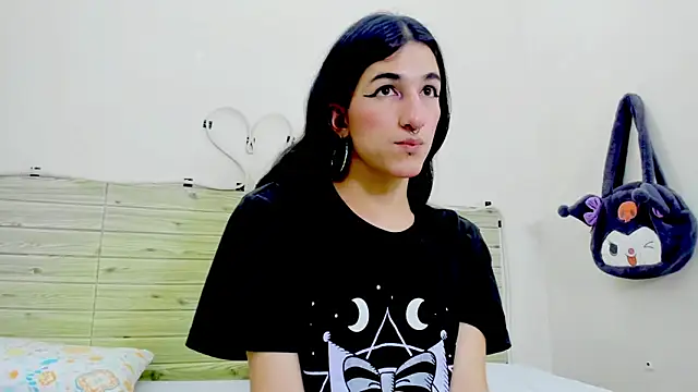 Snapshot of Evil_Queen13 chatting on November 2025 07:36:02 PM Evil Queen13 online show from November 2025 07:36:02 PM