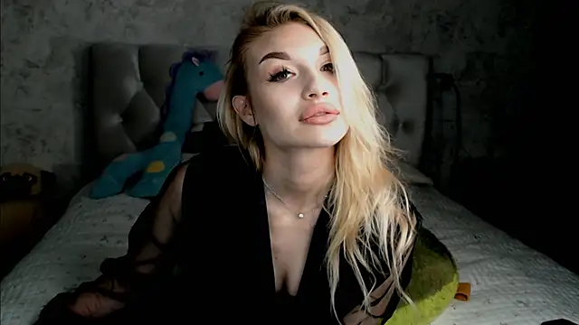 Ella Milla online show from April 2026 08:11:02 PM