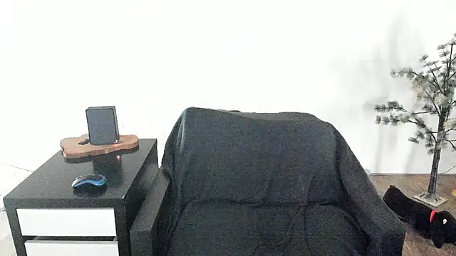 MendiPetite online show from March 2026 09:40:02 PM