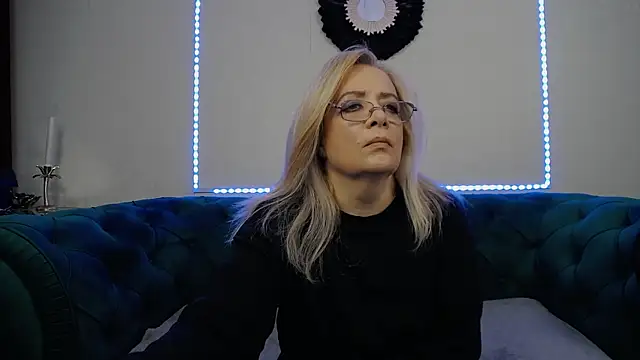 IvanaCharm online show from November 2025 04:25:02 AM