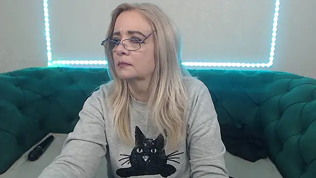 Snapshot of IvanaCharm chatting on January 2026 04:28:01 AM IvanaCharm online show from January 2026 04:28:01 AM